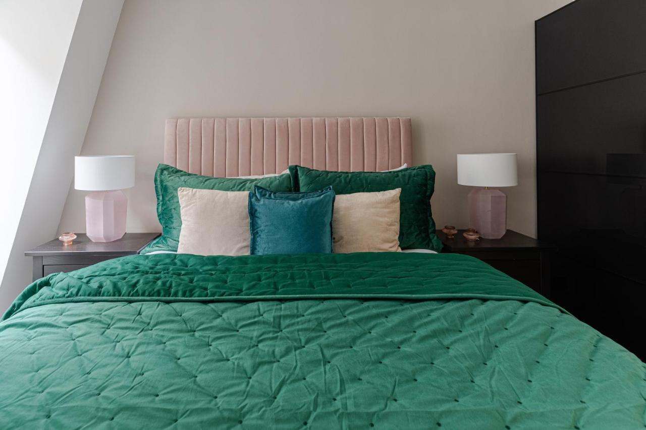 Explore The Most Exquisite West-End From A Harrods Family And Couple Home 런던 외부 사진