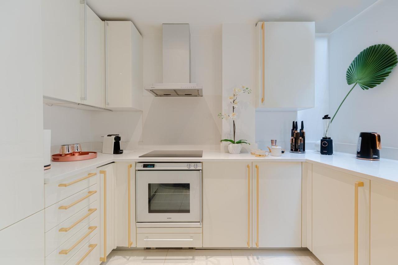 Explore The Most Exquisite West-End From A Harrods Family And Couple Home 런던 외부 사진