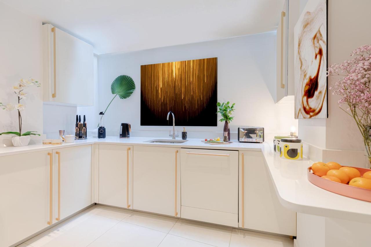 Explore The Most Exquisite West-End From A Harrods Family And Couple Home 런던 외부 사진
