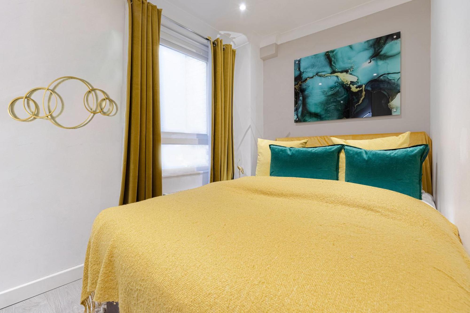 Explore The Most Exquisite West-End From A Harrods Family And Couple Home 런던 외부 사진